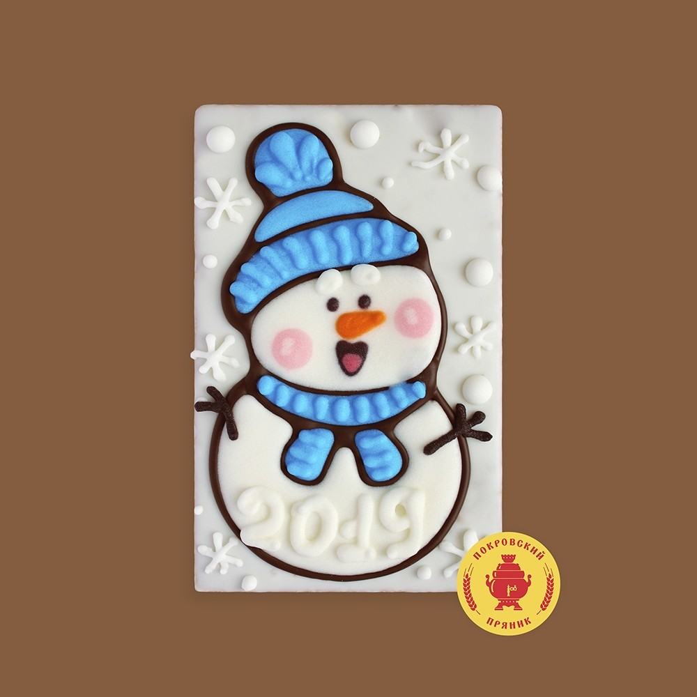 Снеговик в шапке с шарфом